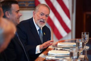 Huckabee threatens to declare Israel does not welcome Christians, as visa row blows open